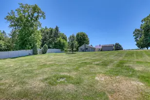621 W Main St, Newburg, WI 53090 - Photo 22