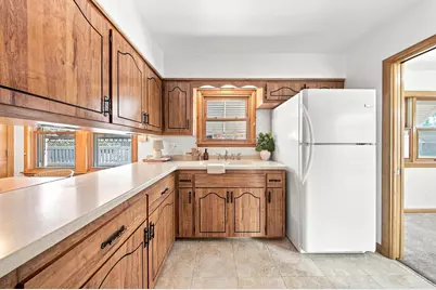 2814 S Cleveland Park Dr, West Allis, WI 53219 - Photo 12