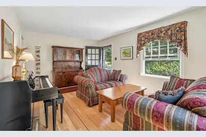 4907 N Idlewild Ave, Whitefish Bay, WI 53217 - Photo 2
