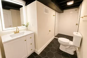 4937 N Hollywood Ave, Whitefish Bay, WI 53217 - Photo 24