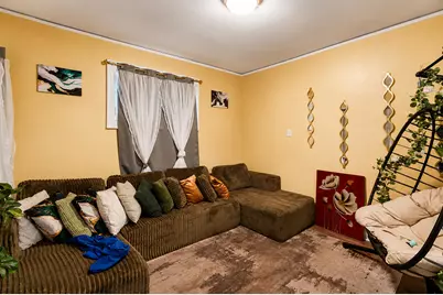 3827 N Dr William Finlayson St, Milwaukee, WI 53212 - Photo 8