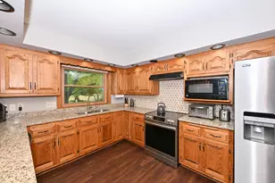 3998 S Victoria Cir, New Berlin, WI 53151 - Photo 2