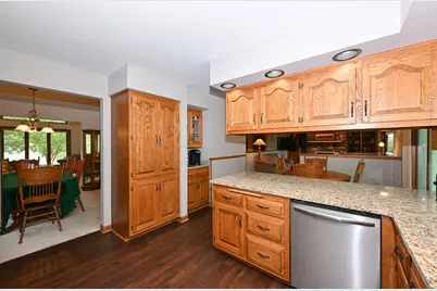 3998 S Victoria Cir, New Berlin, WI 53151 - Photo 4