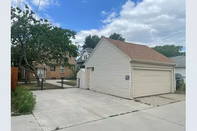 4626 N Ironwood Ln, Glendale, WI 53209 - Photo 2