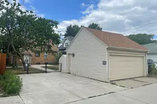 4626 N Ironwood Ln, Glendale, WI 53209 - Photo 2