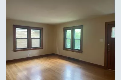 4626 N Ironwood Ln, Glendale, WI 53209 - Photo 4