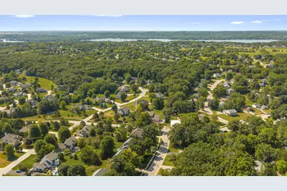 943 E Imperial Dr, Hartland, WI 53029 - Photo 52