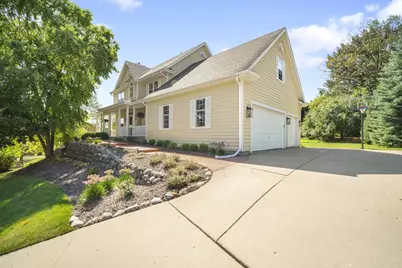 943 E Imperial Dr, Hartland, WI 53029 - Photo 2
