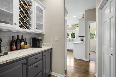 943 E Imperial Dr, Hartland, WI 53029 - Photo 10