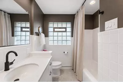 2962 S 80th St, West Allis, WI 53219 - Photo 14