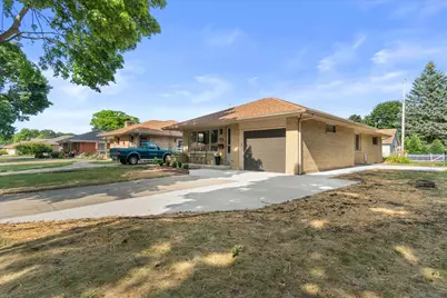 2962 S 80th St, West Allis, WI 53219 - Photo 2