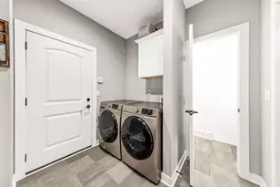 W218N9691 Happy Hollow Ln, Germantown, WI 53022 - Photo 36
