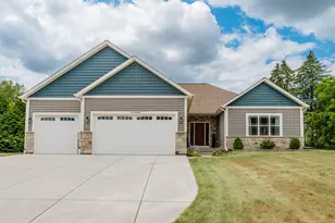 W218N9691 Happy Hollow Ln, Germantown, WI 53022 - Photo 2