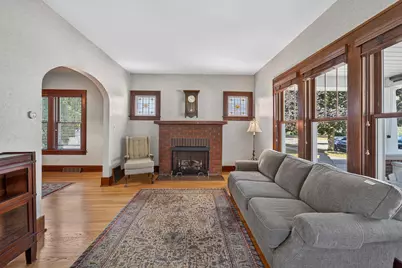 324  Henry St, Burlington, WI 53105 - Photo 6