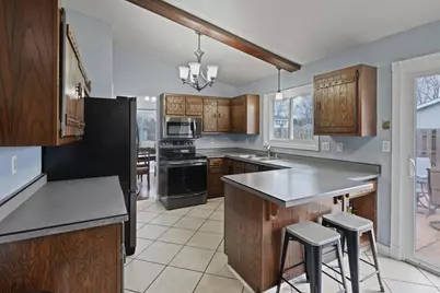 312 N 7th St, Racine, WI 53185 - Photo 8