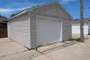 3130 S Clement Ave, Milwaukee, WI 53207 - Photo 6