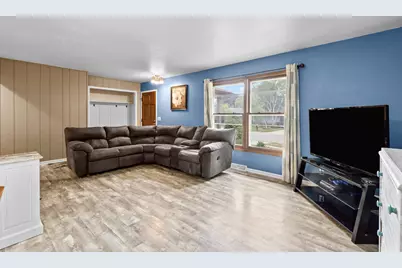 1247  River Park Cir, Mukwonago, WI 53149 - Photo 4
