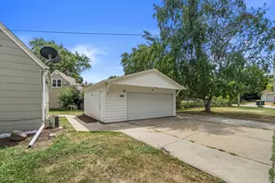 2815 S 91st St, West Allis, WI 53227 - Photo 30