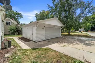 2815 S 91st St, West Allis, WI 53227 - Photo 28
