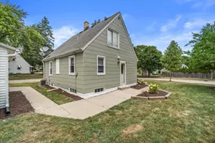 2815 S 91st St, West Allis, WI 53227 - Photo 32