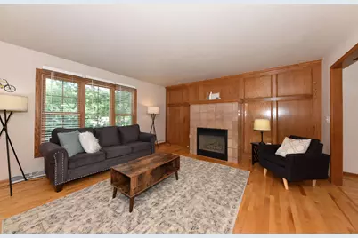 2902  Berkshire Dr, Waukesha, WI 53188 - Photo 2