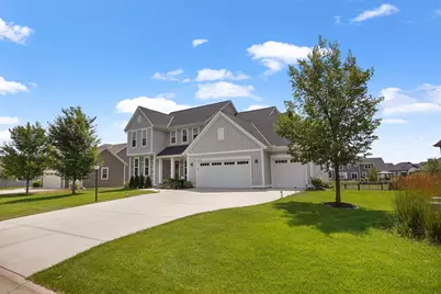 W223N4648  Seven Oaks Dr, Pewaukee, WI 53072 - Photo 2