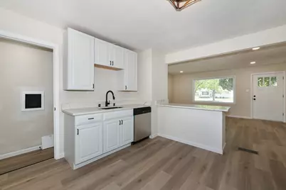 8034 W Grantosa Dr, Milwaukee, WI 53218 - Photo 12