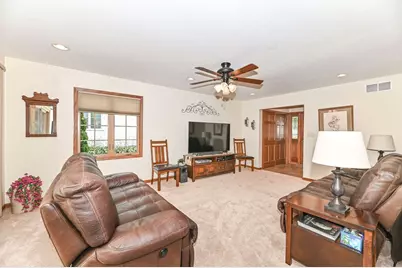 7436 W Tuckaway Creek Dr, Franklin, WI 53132 - Photo 8