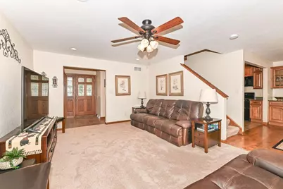 7436 W Tuckaway Creek Dr, Franklin, WI 53132 - Photo 6