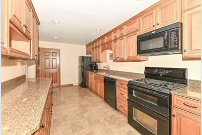 7436 W Tuckaway Creek Dr, Franklin, WI 53132 - Photo 10