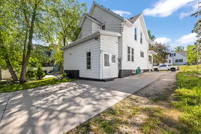 432  Pleasant Ave, Hartford, WI 53027 - Photo 8