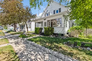 432 Pleasant Ave, Hartford, WI 53027 - Photo 4