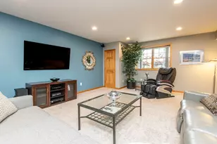 N16W29803 Brookstone Cir, Delafield, WI 53072 - Photo 24