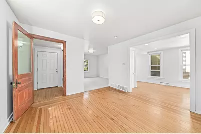 2812 N Pierce St, Milwaukee, WI 53212 - Photo 2