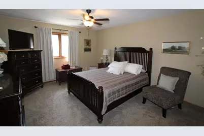 217 S 7th St #15, Racine, WI 53185 - Photo 4