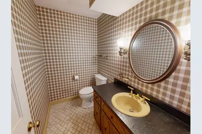 18075  Whippletree Ct, Brookfield, WI 53045 - Photo 10