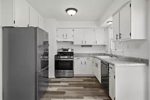 4270 W Cherrywood Ln, Brown Deer, WI 53209 - Photo 4