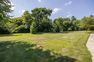 N58W21816 Maclynn Dr, Menomonee Falls, WI 53051 - Photo 4