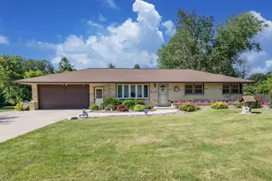 N58W21816 Maclynn Dr, Menomonee Falls, WI 53051 - Photo 2