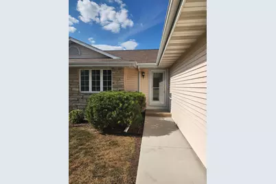 418 E 3rd Ave, Elkhorn, WI 53121 - Photo 2