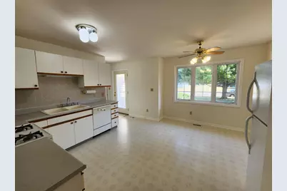 418 E 3rd Ave, Elkhorn, WI 53121 - Photo 8