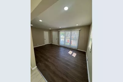 5525 N Long Island Dr, Milwaukee, WI 53209 - Photo 8