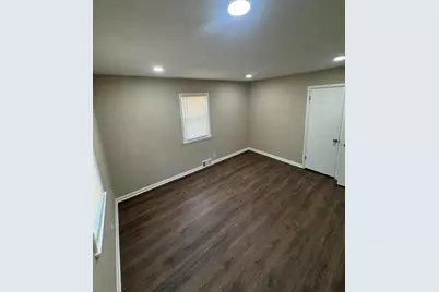 5525 N Long Island Dr, Milwaukee, WI 53209 - Photo 16