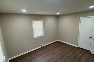 5525 N Long Island Dr, Milwaukee, WI 53209 - Photo 16