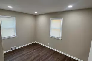5525 N Long Island Dr, Milwaukee, WI 53209 - Photo 18