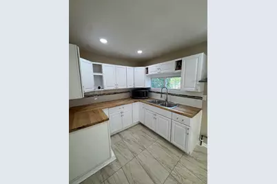 5525 N Long Island Dr, Milwaukee, WI 53209 - Photo 4