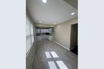 5525 N Long Island Dr, Milwaukee, WI 53209 - Photo 10