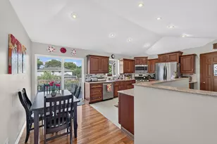 704 Roosevelt Ave, Racine, WI 53406 - Photo 6