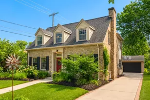 2658 N 88th St, Wauwatosa, WI 53226 - Photo 2