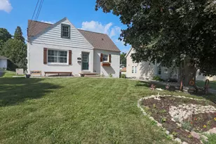 626 Union St, Hartford, WI 53027 - Photo 2